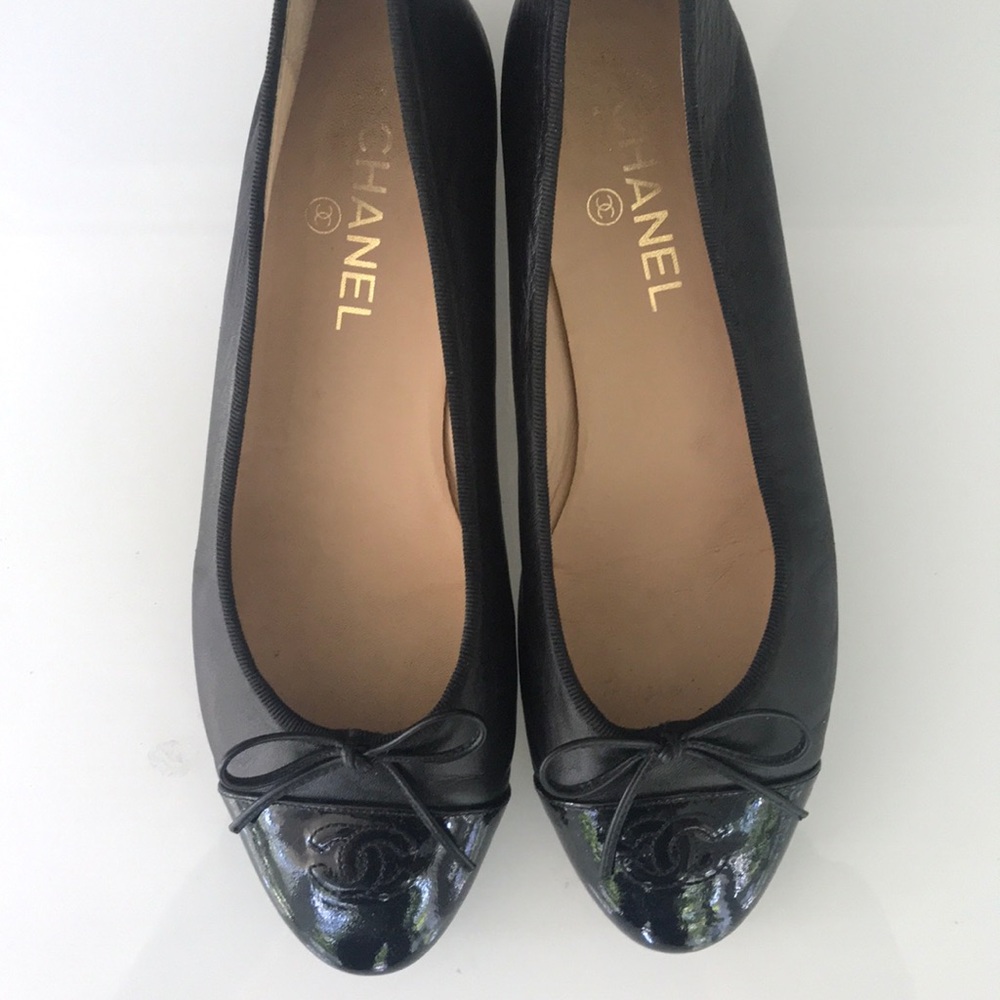 Authentic CHANEL black ballet flats